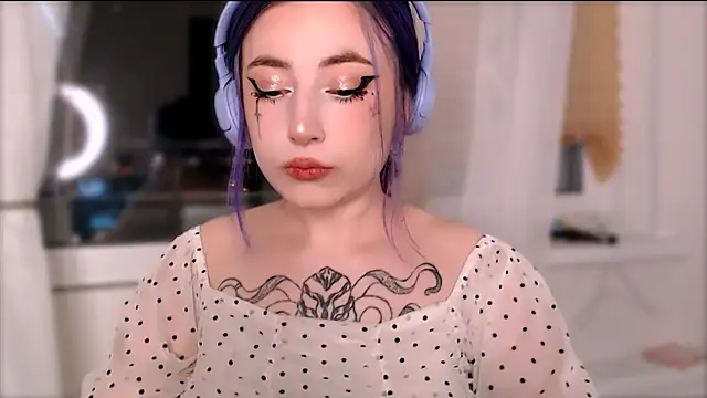 Snapshot of purplewitch chatting on October 15, 2025, 2:47 pm purplewitch online show from October 15, 2025, 2:47 pm