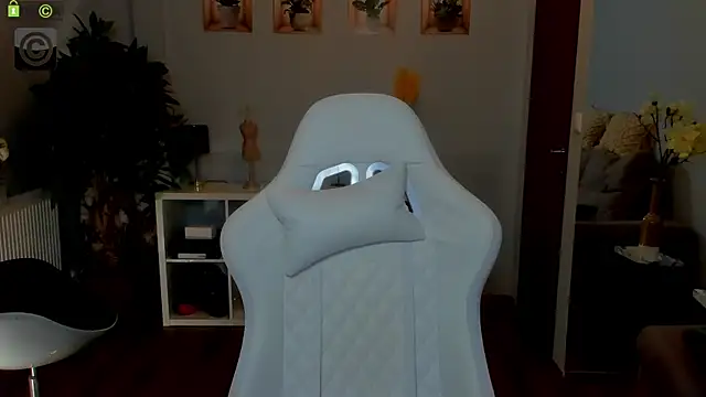 Snapshot of Anya-Ray chatting on November 9, 2025, 1:37 pm Anya-Ray online show from November 9, 2025, 1:37 pm