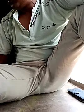 Snapshot of romantictubai chatting on March 25, 2026, 7:19 am romantictubai online show from March 25, 2026, 7:19 am