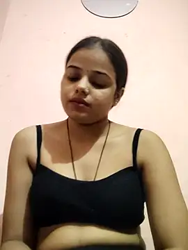 Snapshot of RAYI_123 chatting on October 15, 2025, 5:43 pm RAYI 123 online show from October 15, 2025, 5:43 pm