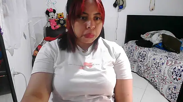 alexandraluv online show from November 13, 2025, 8:57 pm