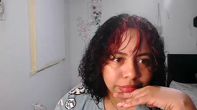 alexandraluv online show from November 26, 2025, 10:54 pm