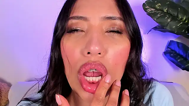 Miss veronicaa2 online show from May 7, 2026, 1:14 pm