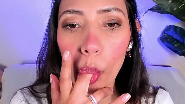Miss veronicaa2 online show from May 14, 2026, 1:19 pm