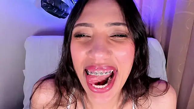 Miss veronicaa2 online show from April 29, 2026, 1:26 pm