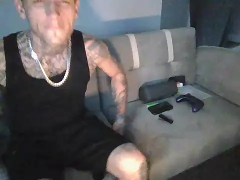 Snapshot of cruz815 chatting on November 19, 2025, 7:14 pm cruz815 online show from November 19, 2025, 7:14 pm