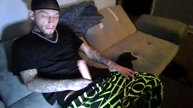 Snapshot of cruz815 chatting on November 12, 2025, 10:30 am cruz815 online show from November 12, 2025, 10:30 am