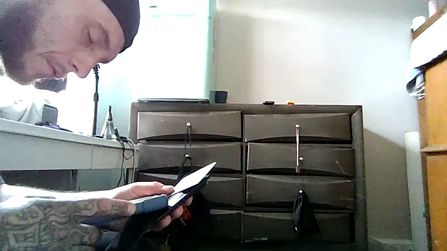 Snapshot of cruz815 chatting on April 13, 2026, 12:42 pm cruz815 online show from April 13, 2026, 12:42 pm
