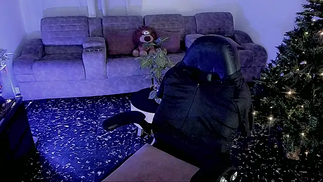 Snapshot of Dylan_Milk chatting on December 5, 2025, 12:32 am Dylan Milk online show from December 5, 2025, 12:32 am