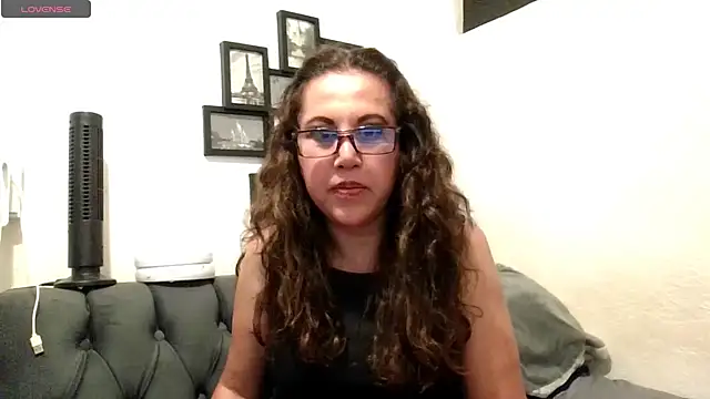 Snapshot of MirandaLatinaLovely chatting on June 11, 2026, 3:36 am MirandaLatinaLovely online show from June 11, 2026, 3:36 am