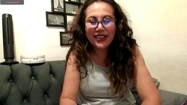 Snapshot of MirandaLatinaLovely chatting on June 10, 2026, 4:46 am MirandaLatinaLovely online show from June 10, 2026, 4:46 am