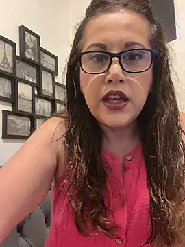 Snapshot of MirandaLatinaLovely chatting on June 2, 2026, 5:46 pm MirandaLatinaLovely online show from June 2, 2026, 5:46 pm