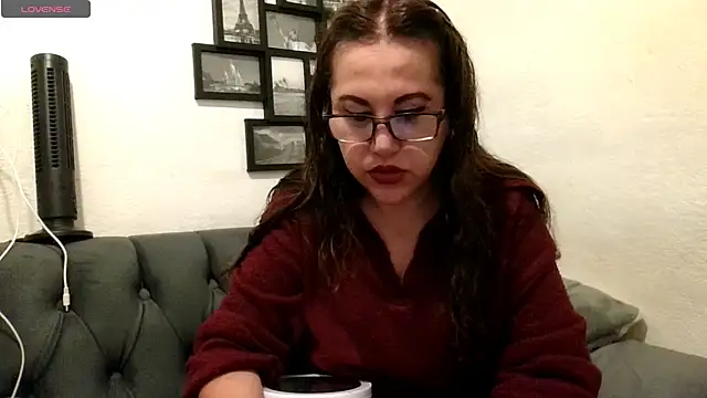 Snapshot of MirandaLatinaLovely chatting on June 10, 2026, 5:14 pm MirandaLatinaLovely online show from June 10, 2026, 5:14 pm