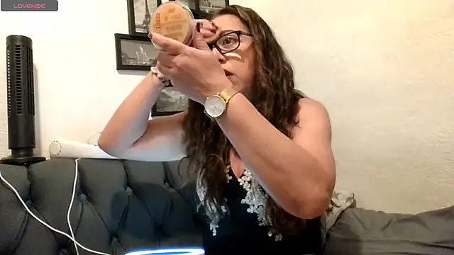 MirandaLatinaLovely online show from April 30, 2026, 5:42 pm