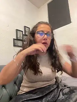 MirandaLatinaLovely online show from December 21, 2025, 4:25 am