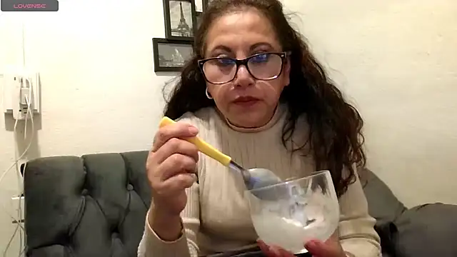 MirandaLatinaLovely online show from January 16, 2026, 4:38 am