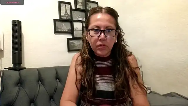 MirandaLatinaLovely online show from May 2, 2026, 6:02 pm