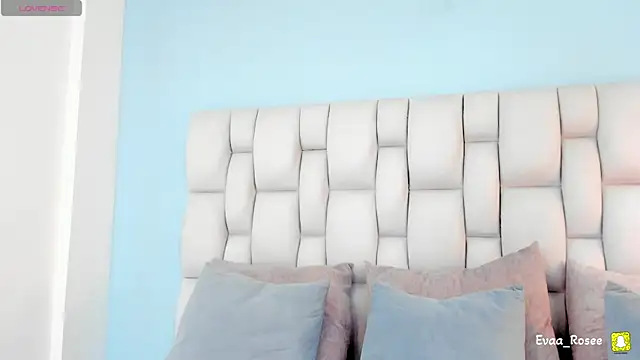 Snapshot of eva_roseee chatting on December 14, 2025, 8:14 pm eva roseee online show from December 14, 2025, 8:14 pm