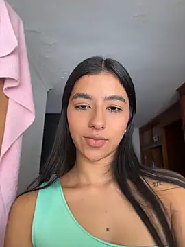 eva roseee online show from May 15, 2026, 6:28 pm