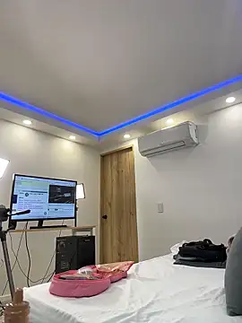 eva roseee online show from March 12, 2026, 7:51 pm