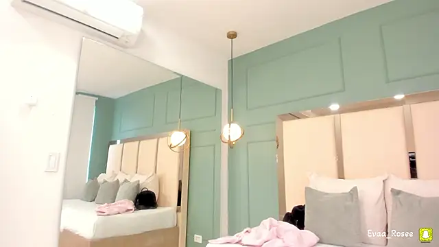 Snapshot of eva_roseee chatting on October 16, 2025, 9:23 pm eva roseee online show from October 16, 2025, 9:23 pm