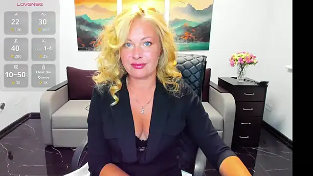 Snapshot of Mira_Whites chatting on August 3, 2026, 12:00 pm Mira Whites online show from August 3, 2026, 12:00 pm