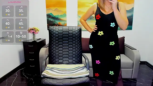 Snapshot of Mira_Whites chatting on December 3, 2025, 1:10 pm Mira Whites online show from December 3, 2025, 1:10 pm