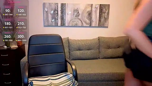 Snapshot of Mira_Whites chatting on December 5, 2025, 12:48 pm Mira Whites online show from December 5, 2025, 12:48 pm