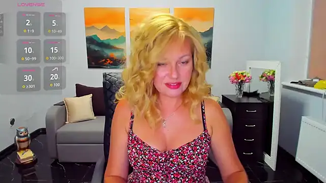 Snapshot of Mira_Whites chatting on June 29, 2026, 11:54 am Mira Whites online show from June 29, 2026, 11:54 am