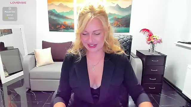 Snapshot of Mira_Whites chatting on July 13, 2026, 12:04 pm Mira Whites online show from July 13, 2026, 12:04 pm