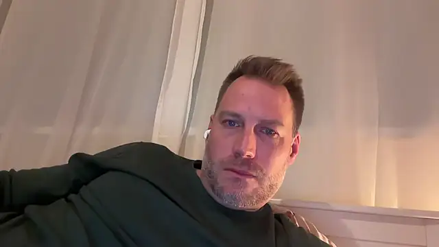 Christian87xxx online show from November 21, 2025, 9:14 pm