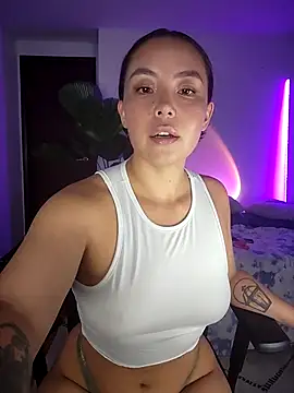 Snapshot of RenEnvy chatting on March 11, 2025, 11:58 pm RenEnvy online show from March 11, 2025, 11:58 pm