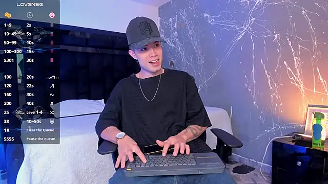 Snapshot of marcuscollins1_ chatting on October 25, 2025, 2:28 pm marcuscollins1 online show from October 25, 2025, 2:28 pm