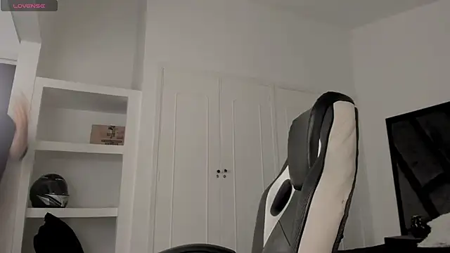 marcuscollins1  online show from April 23, 2026, 2:08 pm