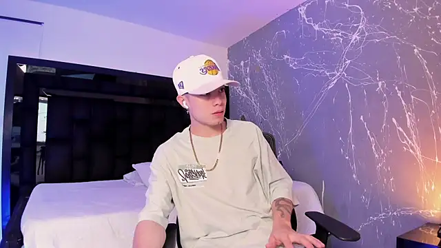 Snapshot of marcuscollins1_ chatting on October 18, 2025, 1:35 pm marcuscollins1 online show from October 18, 2025, 1:35 pm