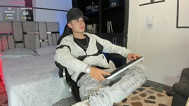 marcuscollins1  online show from December 18, 2025, 1:59 pm