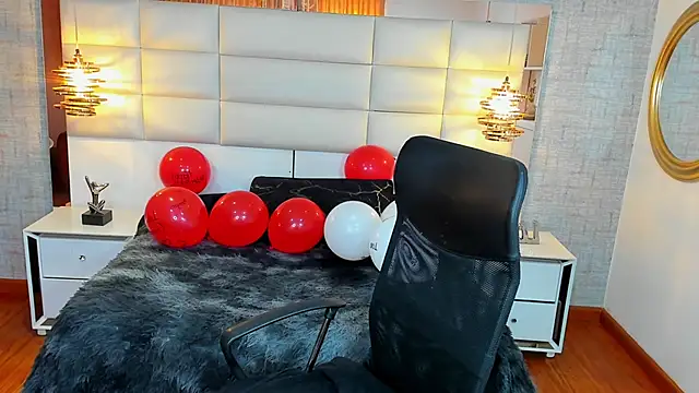 Nohemi louse online show from February 15, 2026, 7:02 pm