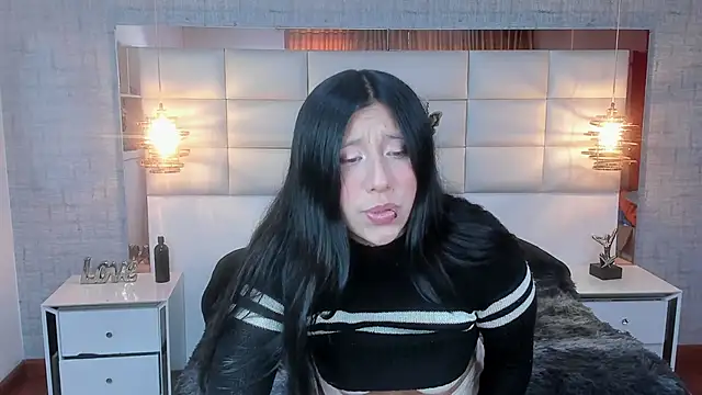 Snapshot of Nohemi_louse chatting on November 27, 2025, 7:03 pm Nohemi louse online show from November 27, 2025, 7:03 pm