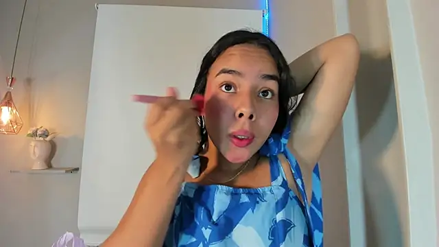Snapshot of Roxy_Stonee chatting on July 10, 2026, 7:25 pm Roxy Stonee online show from July 10, 2026, 7:25 pm