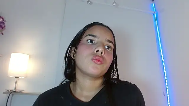 Snapshot of Roxy_Stonee chatting on October 17, 2025, 7:26 pm Roxy Stonee online show from October 17, 2025, 7:26 pm