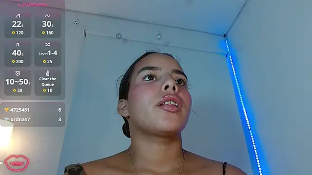 Snapshot of Roxy_Stonee chatting on October 7, 2025, 7:37 pm Roxy Stonee online show from October 7, 2025, 7:37 pm