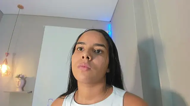 Snapshot of Roxy_Stonee chatting on July 28, 2026, 7:26 pm Roxy Stonee online show from July 28, 2026, 7:26 pm
