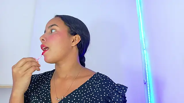 Snapshot of Roxy_Stonee chatting on October 23, 2025, 7:23 pm Roxy Stonee online show from October 23, 2025, 7:23 pm