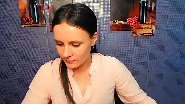 Snapshot of ValeriaHeart_ chatting on February 19, 2025, 2:44 pm ValeriaHeart online show from February 19, 2025, 2:44 pm