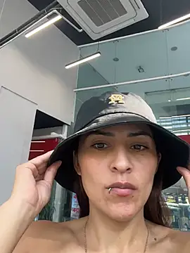 Sofiadelacruz online show from May 9, 2026, 8:23 pm