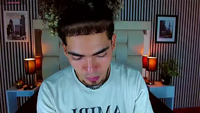 Snapshot of LihanJor_23 chatting on October 30, 2025, 12:47 pm LihanJor 23 online show from October 30, 2025, 12:47 pm