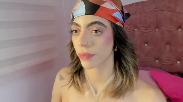 Snapshot of Violetta_Ficher chatting on November 23, 2025, 3:16 am Violetta Ficher online show from November 23, 2025, 3:16 am