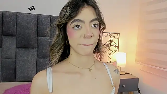 Snapshot of Violetta_Ficher chatting on December 3, 2025, 2:12 am Violetta Ficher online show from December 3, 2025, 2:12 am