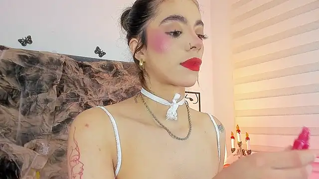 Snapshot of Violetta_Ficher chatting on October 27, 2025, 2:12 am Violetta Ficher online show from October 27, 2025, 2:12 am