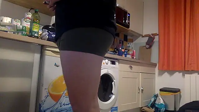 zizouette9999 online show from January 13, 2026, 6:56 pm